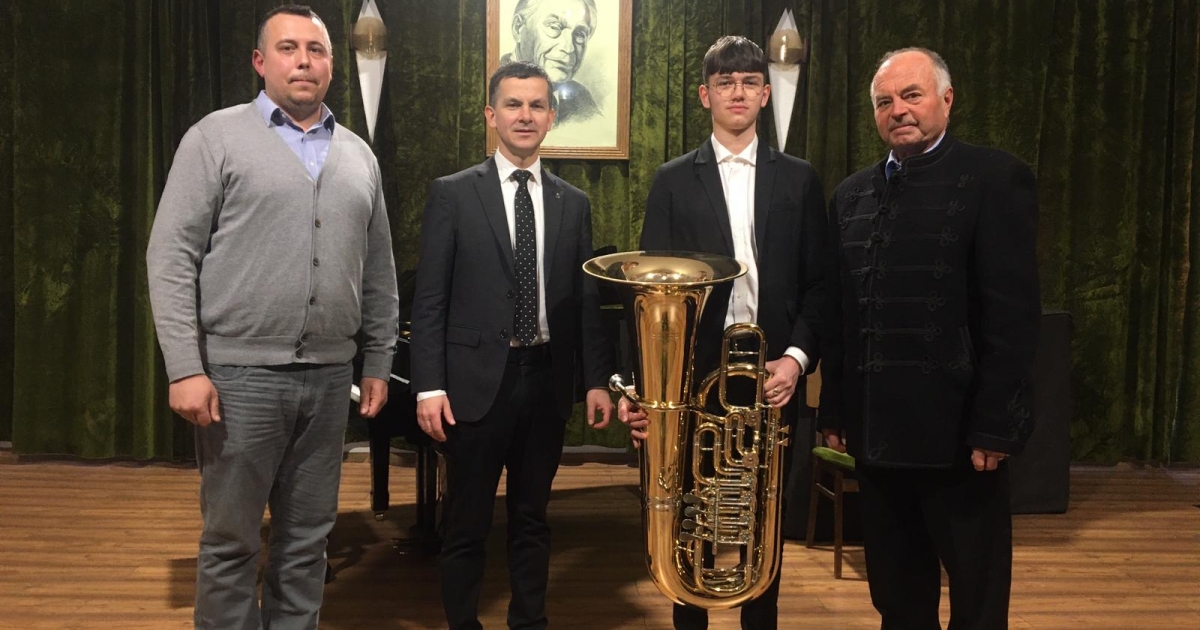 Tuba szakost támogattak